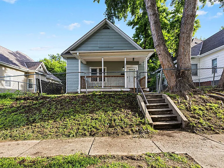 2911 Felix St — Photo 1