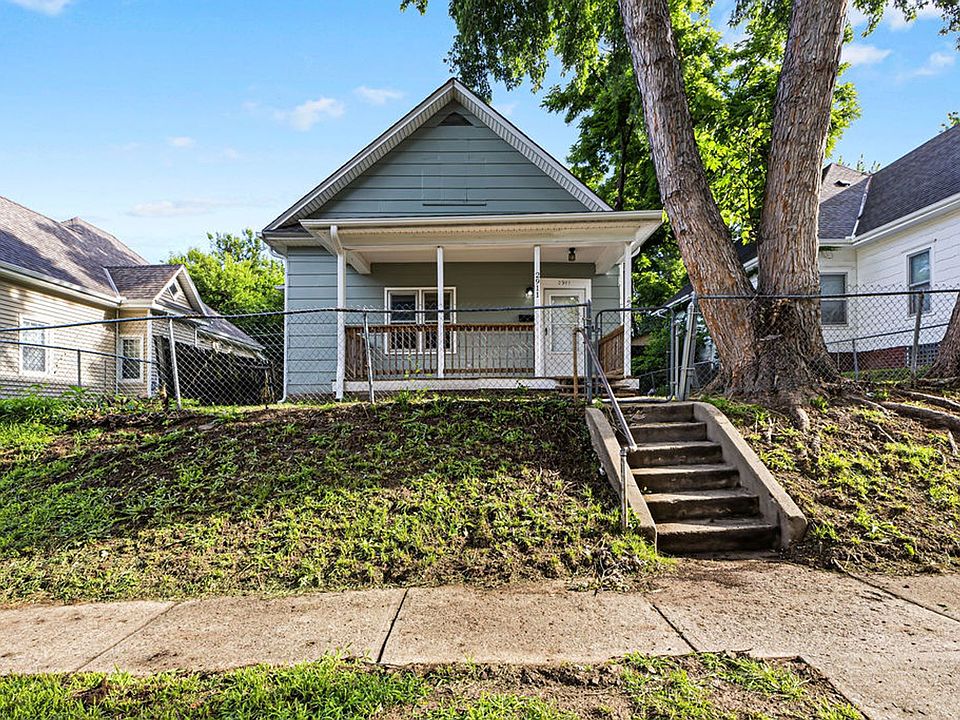 1st image of 2911 Felix St