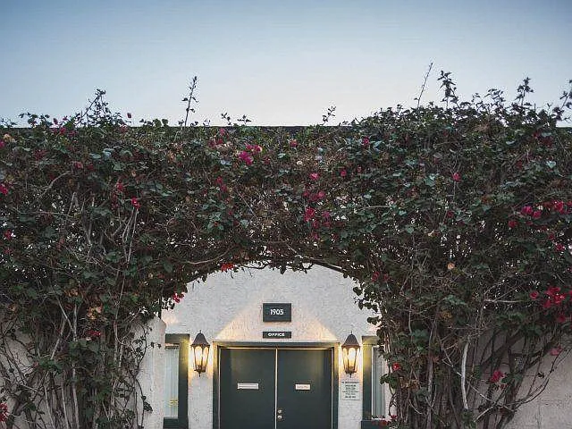 Del Ciervo Apartments — Photo 10
