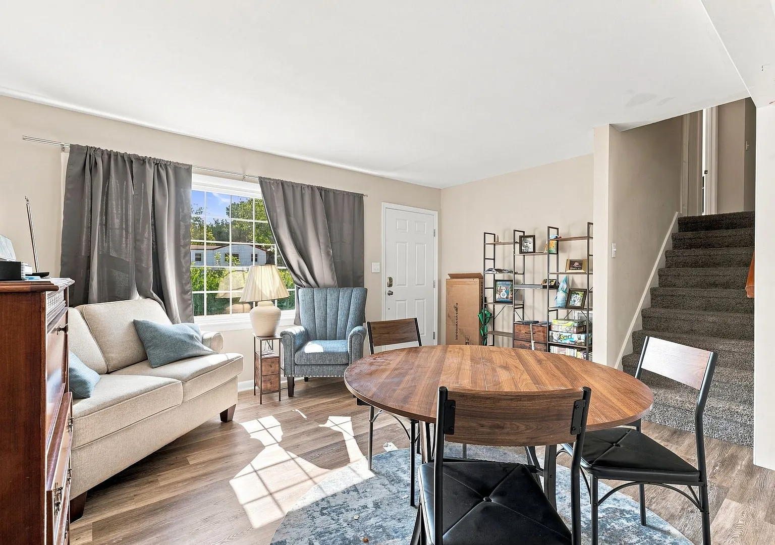 4 bed, 2.0 bath, 1440 sqft, $2,600 — Photo 3