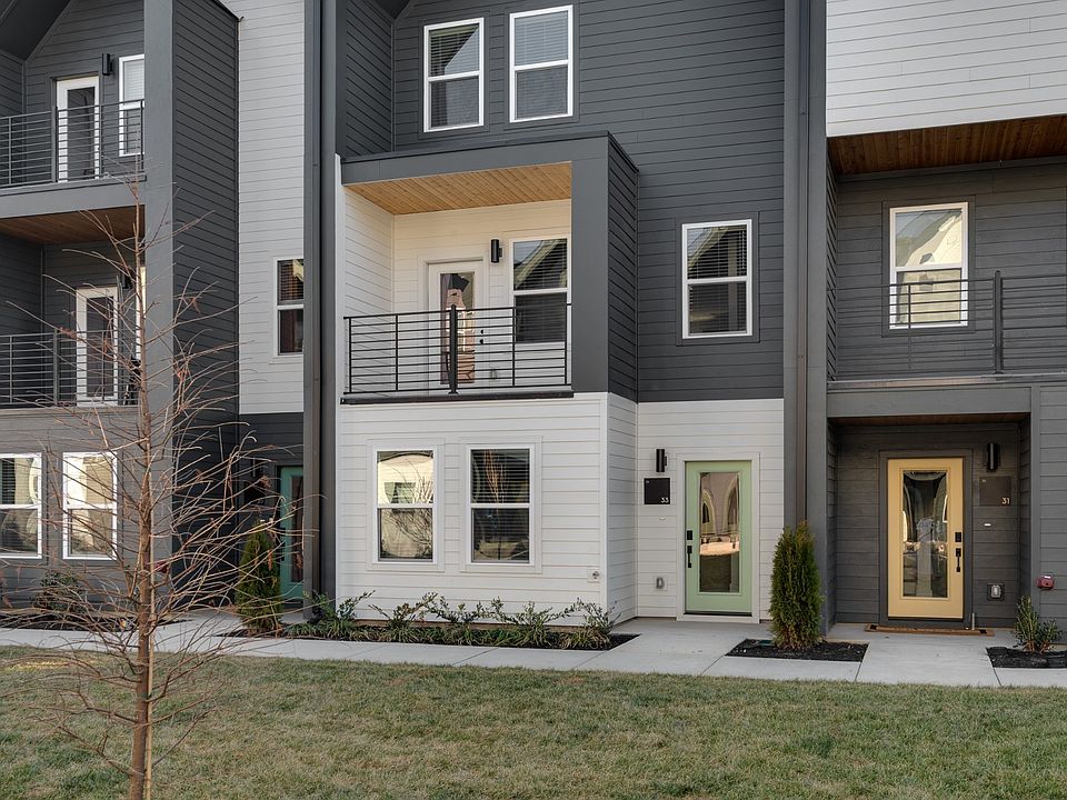 1st image of 550 Markham St Unit 2