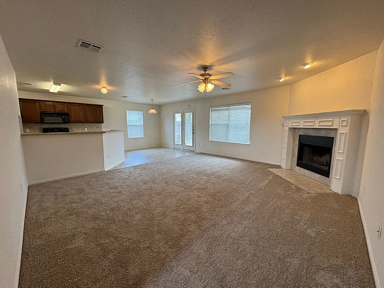 2209 Riley Dr — Photo 3