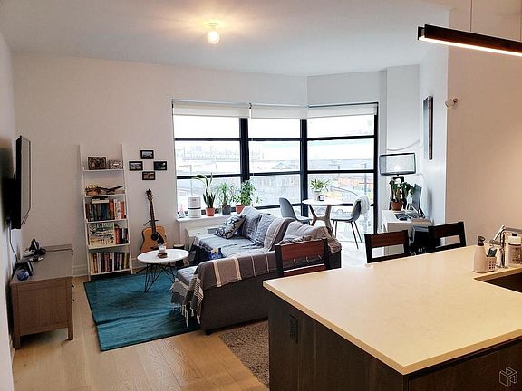 4th image of 1333 Jackson Ave #3E