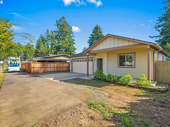 3rd image of 813 NE 194th Ave