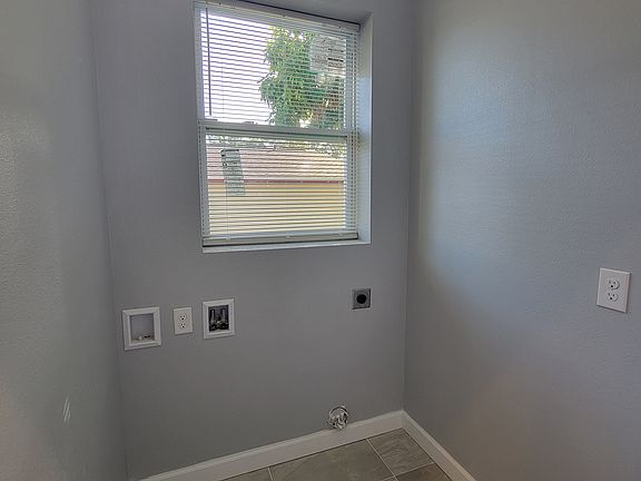 4th image of 10506 N Dixon Ave #1