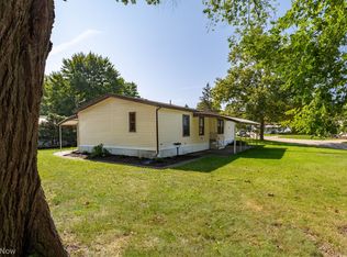 46 Sycamore Dr, Olmsted Falls, OH 44138