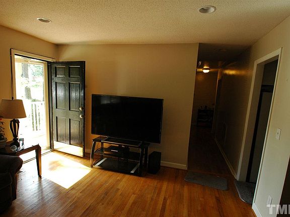 2nd image of 2208 Marlowe Dr