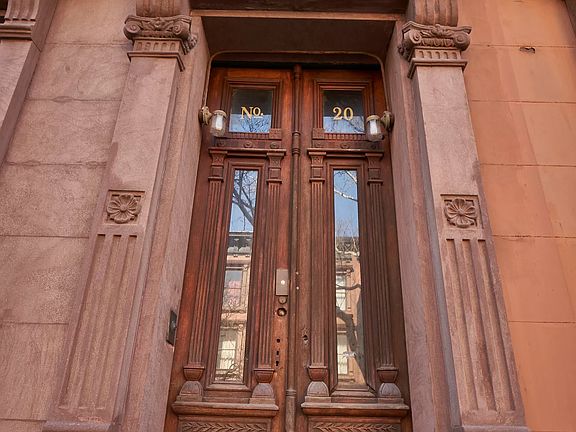 3rd image of 20 W 123rd St