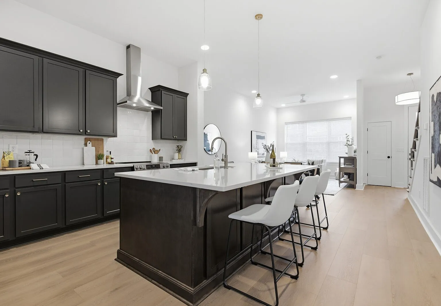 4 bed, 3.5 bath, 2825 sqft, $3,300 — Photo 1