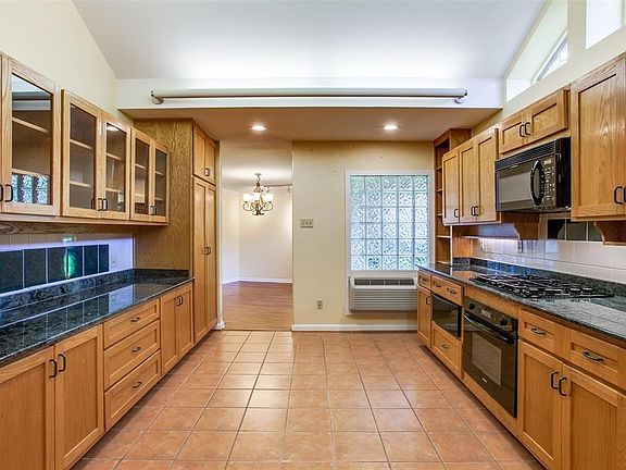 4th image of 13210 Rolling Hills Ln