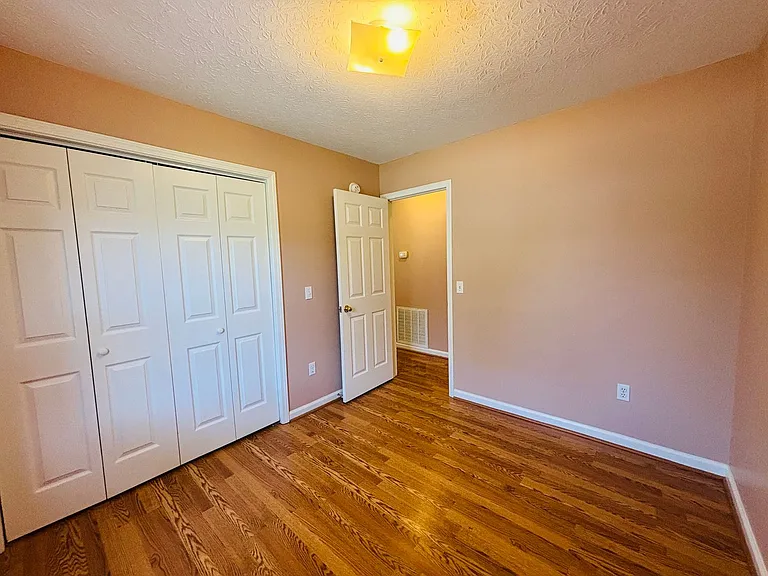 1302 Sandy Cir — Photo 8