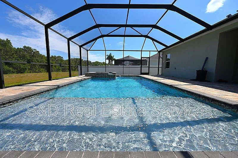 6 bed, 3.0 bath, 2685 sqft, $3,000 — Photo 3