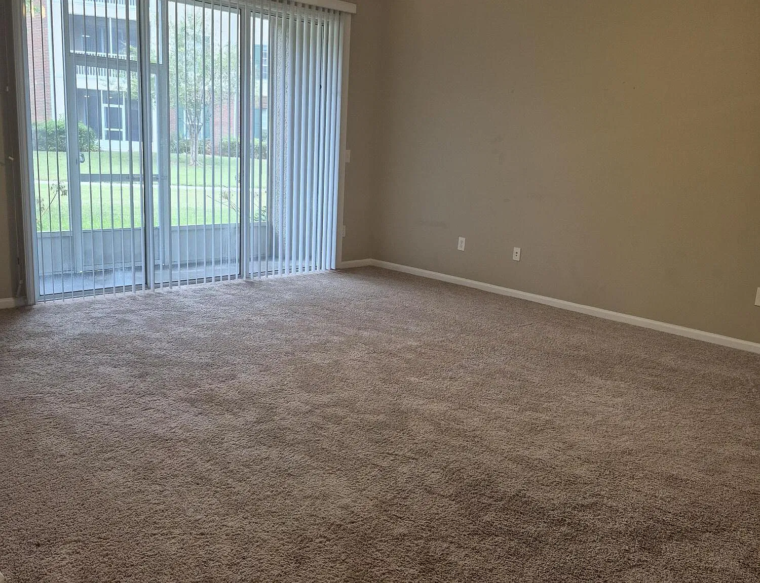 3 bed, 2.0 bath, 1521 sqft, $1,597 — Photo 4