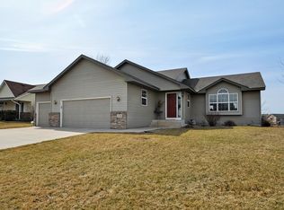 1174 Hidden Creek Blvd, Mayer, MN 55360