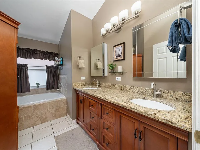 316 Westscott Dr — Photo 14