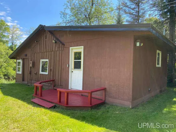 7186 Mahogany Ln, Republic, MI 49879