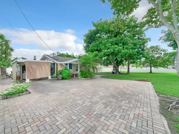 5271 Wallis Road, West Palm Beach, FL 33415