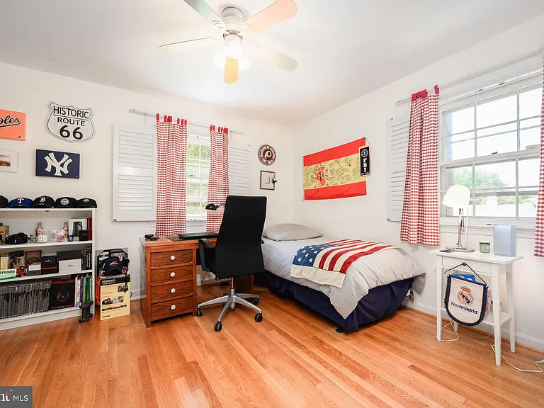 11708 Magruder Ln — Photo 17