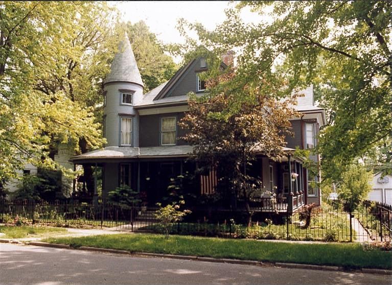 1st image of 606 Washington St