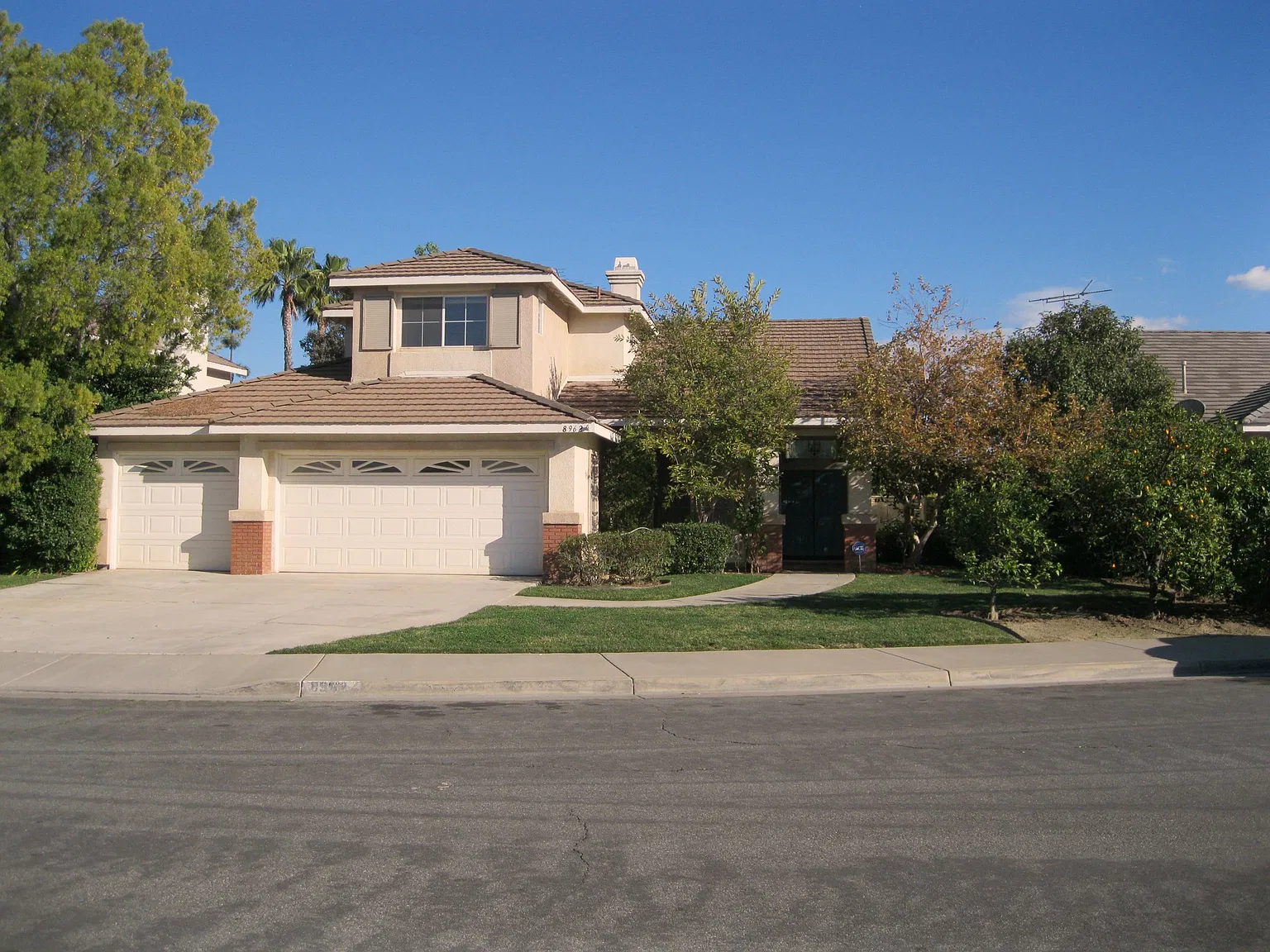 4 bed, 2100 sqft, $3,395 — Photo 1