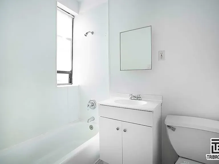 2515 Olinville Ave #3B — Photo 3