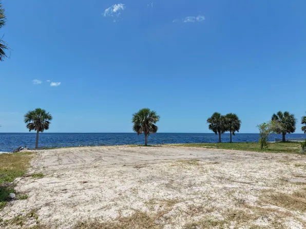 22205 S Gulfview Dr, Perry, FL 32348