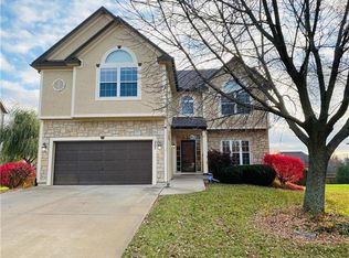 207 Lakeview Dr, Louisburg, KS 66053