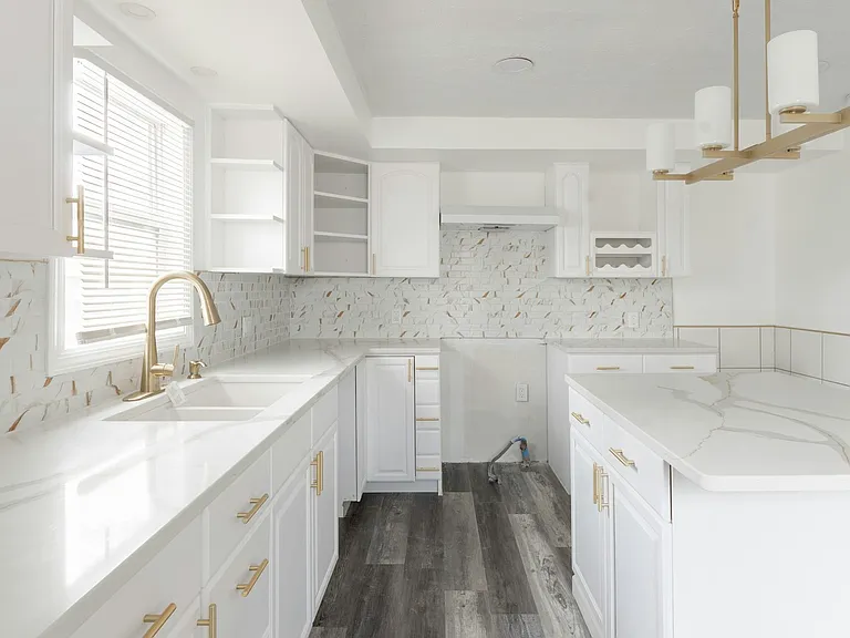 513 Henry St — Photo 3