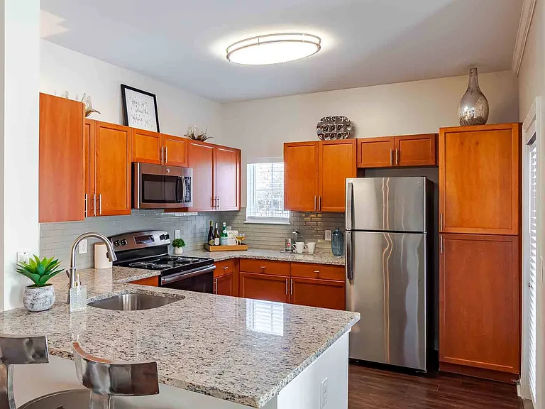 Edgewood Apartments — Photo 34