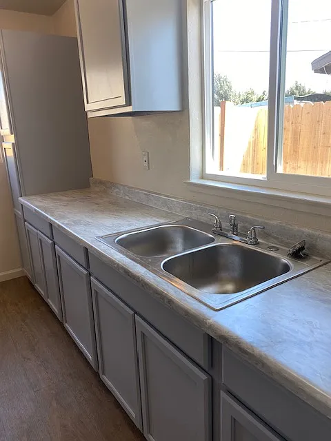 3 bed, 1002 sqft, $1,990 — Photo 3