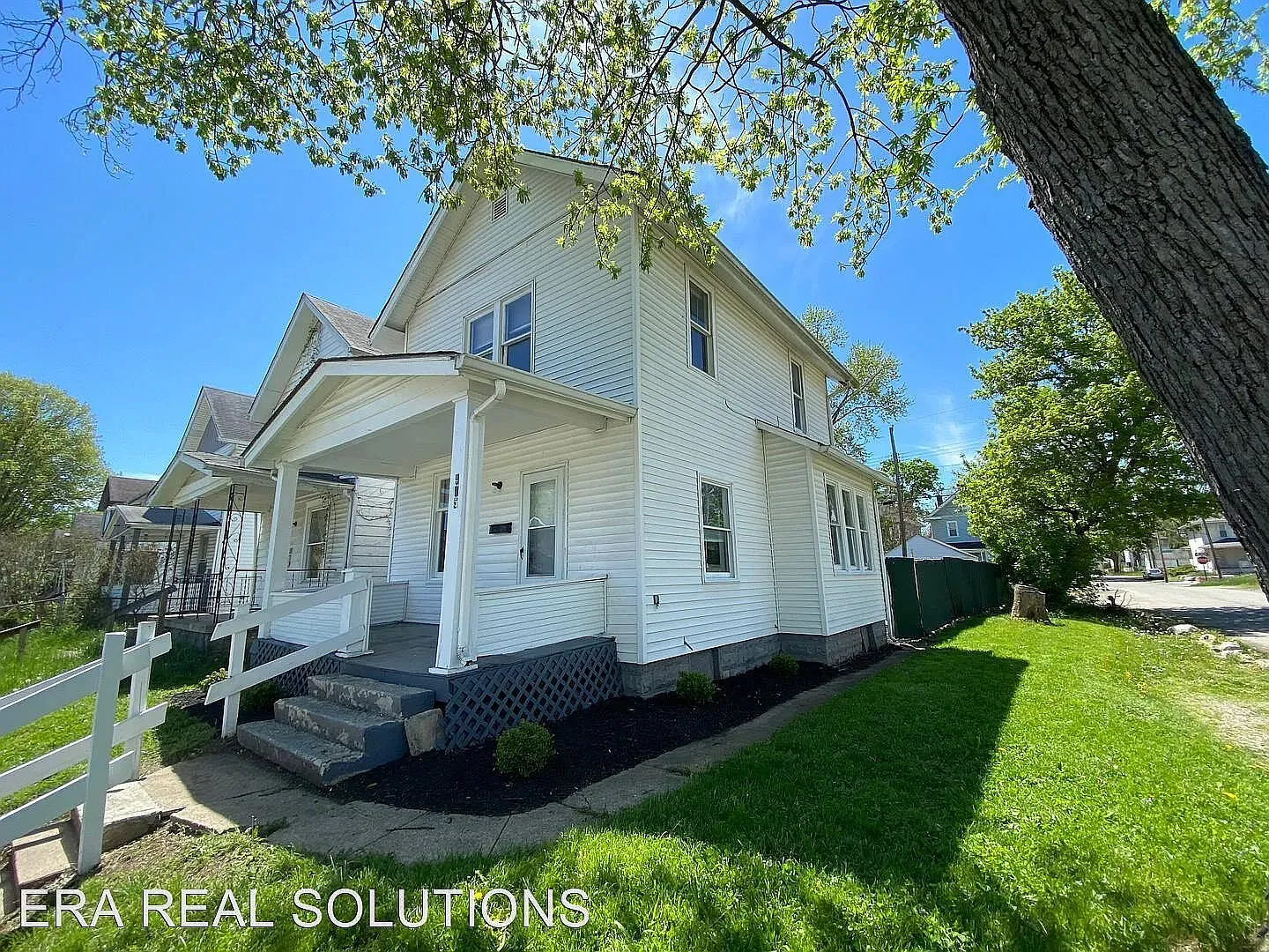 415 S Ogden Ave photo 1