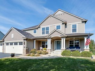 2114 Rock Ridge Cir, Shakopee, MN 55379