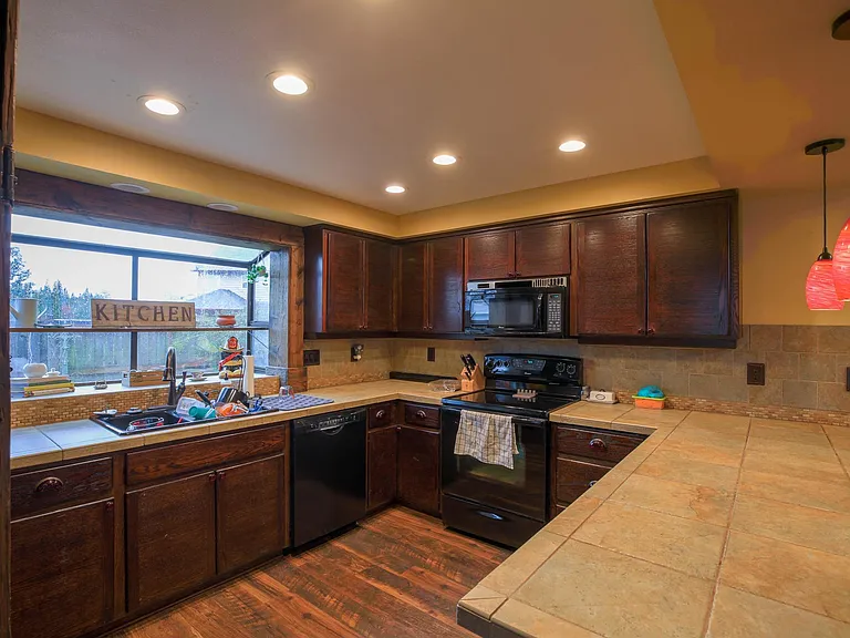 1555 SW Gilson Ct — Photo 16