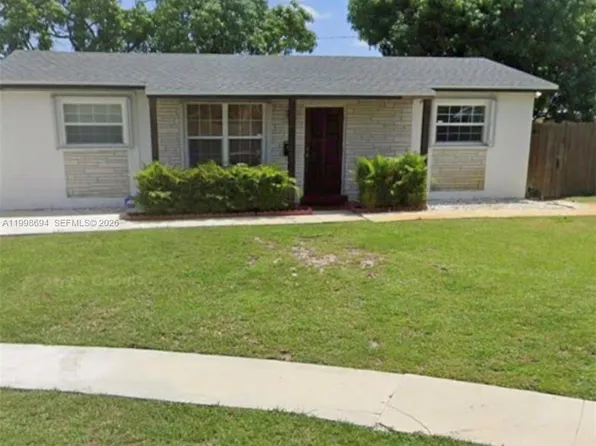 6350 SW 3rd St, Pembroke Pines, FL 33023