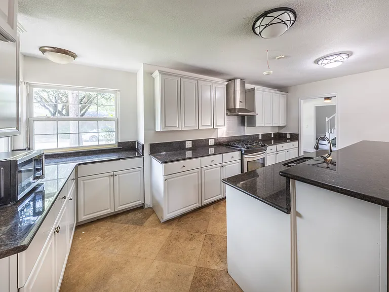 1508 Westlake Dr — Photo 3