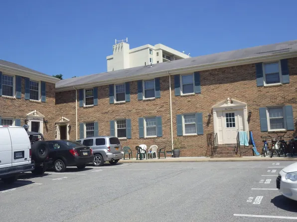 401 Arctic Ave APT 100, Virginia Beach, VA 23451