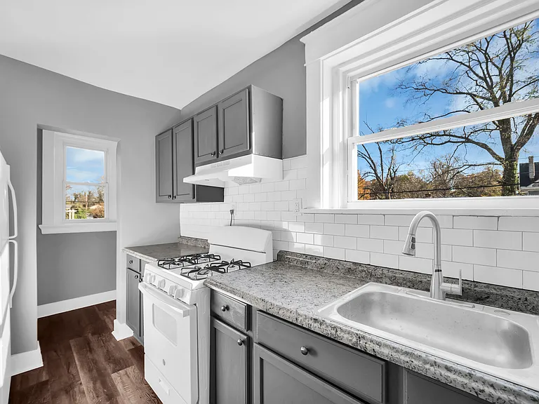 2419 Barton Ave #5 — Photo 6