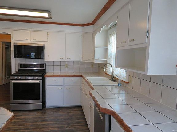 5th image of 1205 Hickory St