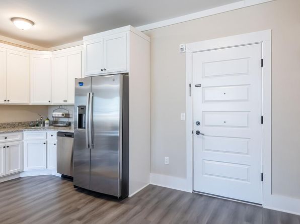102 Riverside Dr #1B-1BA-1020SQFT