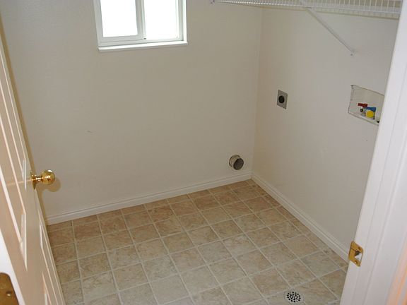 2nd image of 1553 S Oakview Ln