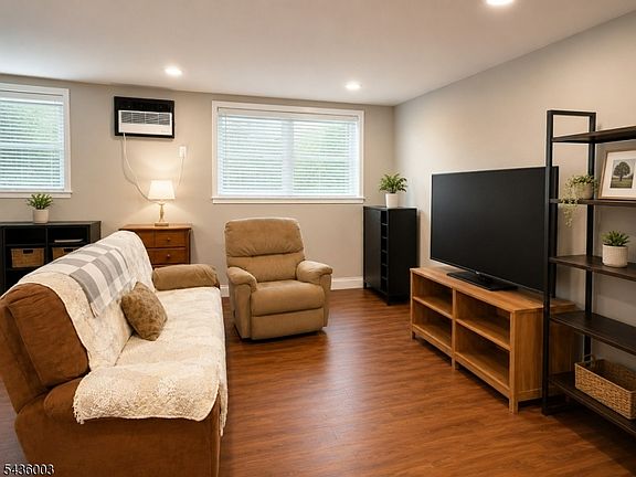 4th image of 45 Hussa St BLDG 3 #3