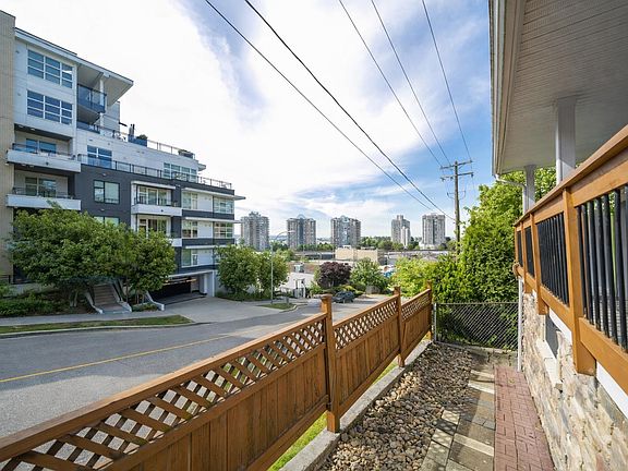 3rd image of 1011 Auckland St