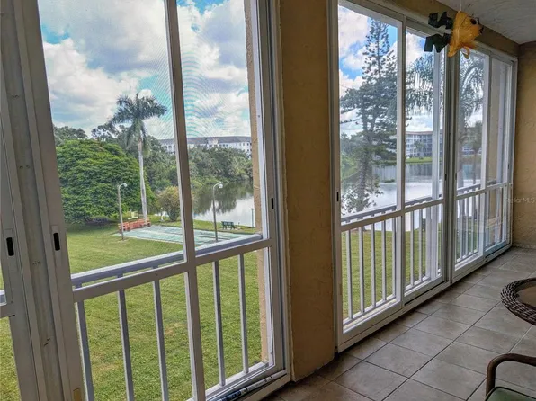 3589 Lake Bayshore Dr #J303, Bradenton, FL 34205