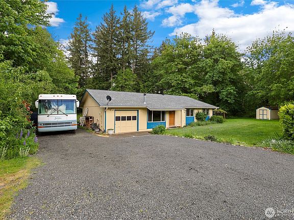 2nd image of 2115 Lorraine Drive SE