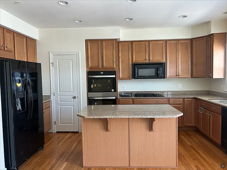 4066 Finsbury Ln — Photo 6