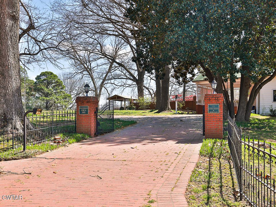 22nd image of 203 N McCombs St