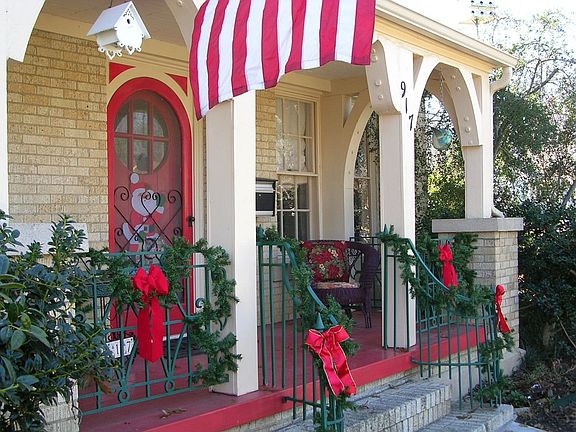 Front Porch 917 Egan St