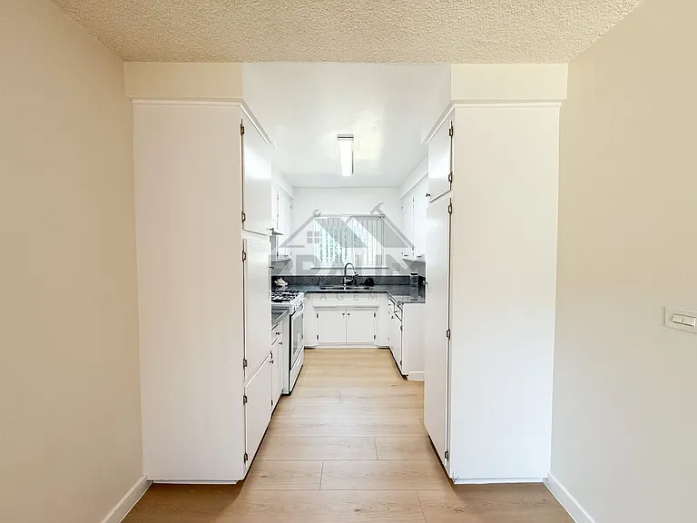 5131 Buffalo Ave — Photo 2