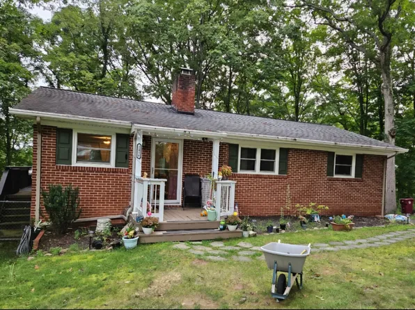 2416 Aspen Dr, Johnson City, TN 37601