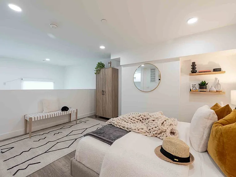Montecito Lofts — Photo 18